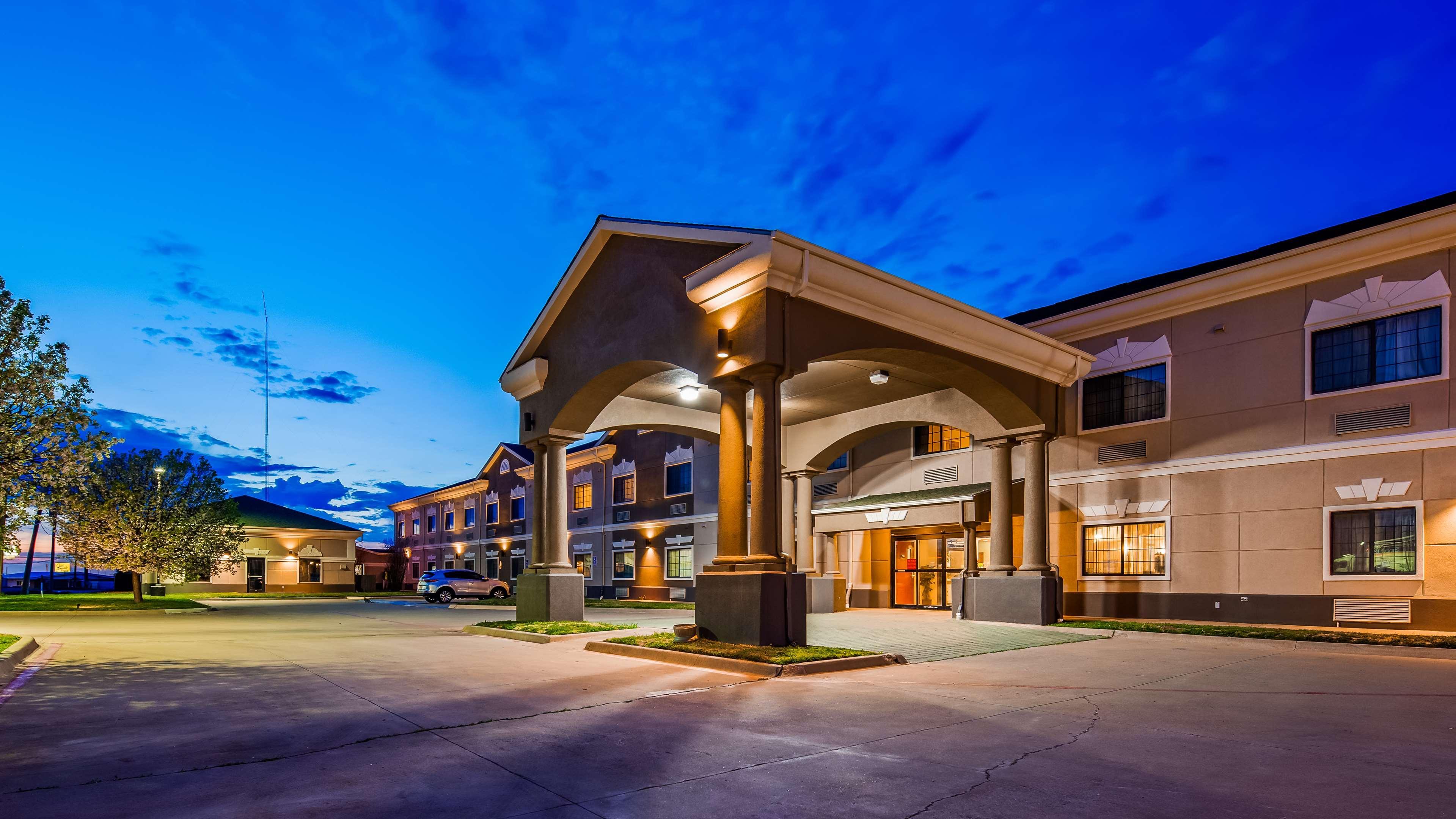 Best Western Plus Pratt Exteriér fotografie