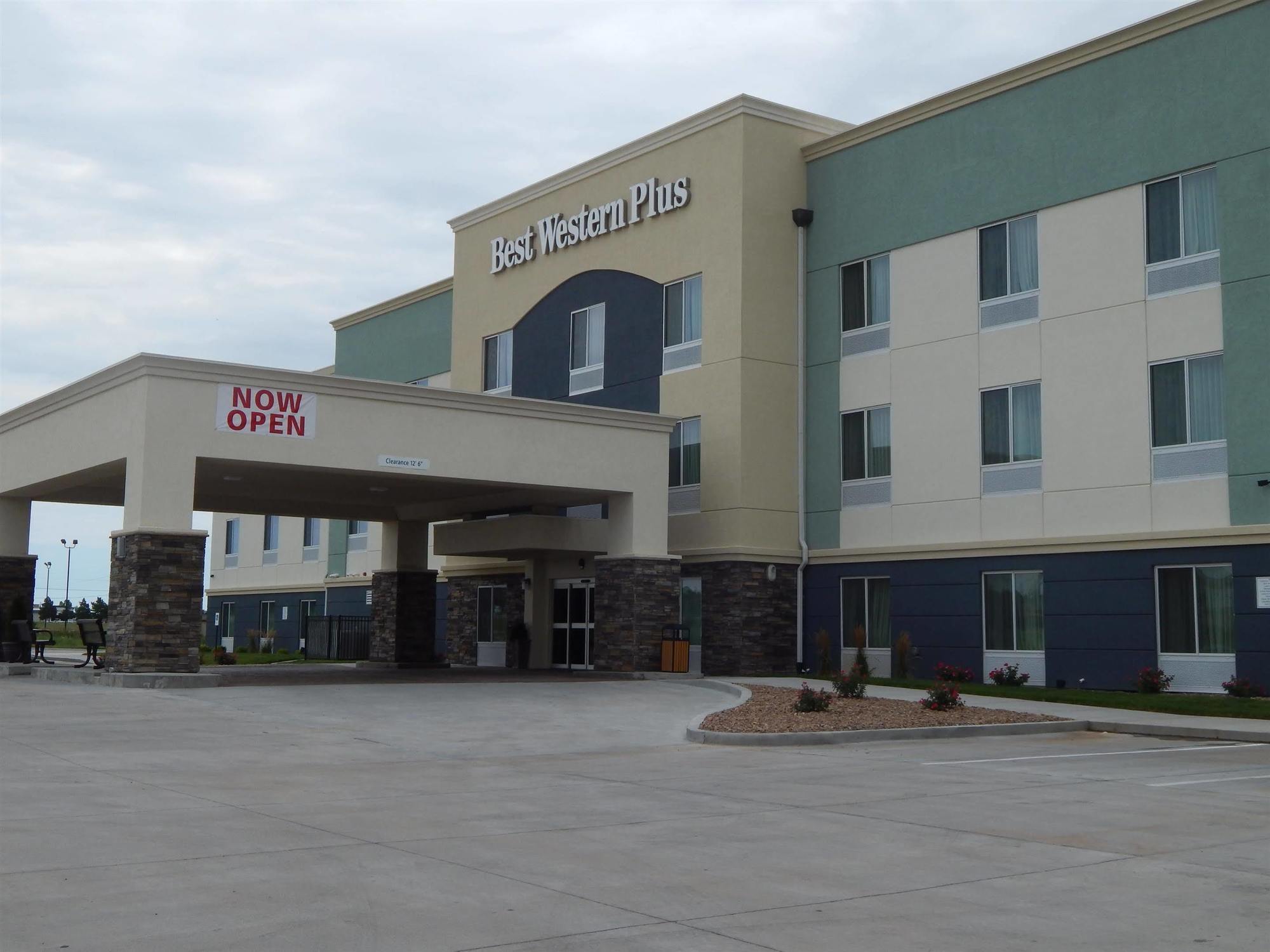 Best Western Plus Pratt Exteriér fotografie